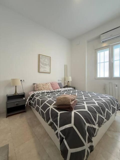 Moderno espectacular hogar en Puerta del Ángel Apartment in Madrid