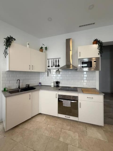 Moderno espectacular hogar en Puerta del Ángel Apartment in Madrid