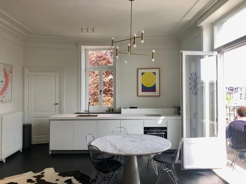 Seating area, Dining area