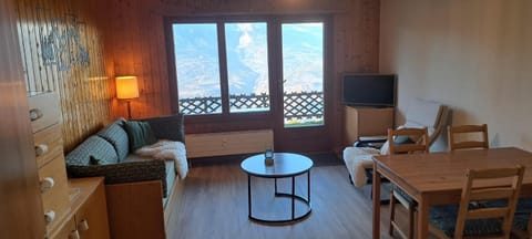 Patio, Mountain view, internet