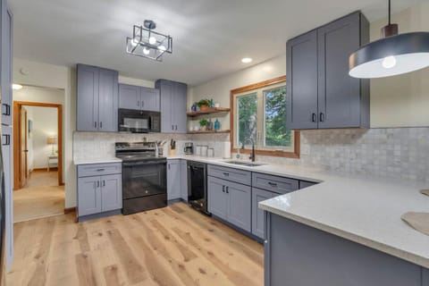 Spacious 4BR Ranch Near Easton Perfect for Families & Work Groups House in Easton