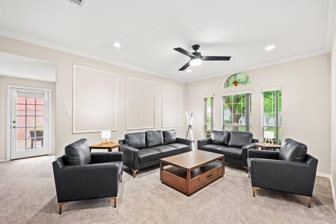 Living room, Seating area