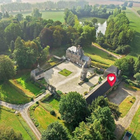 Nearby landmark, Bird's eye view