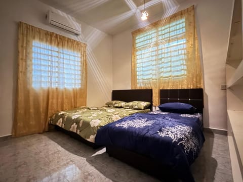 Bed, Photo of the whole room, Bedroom, air conditioner