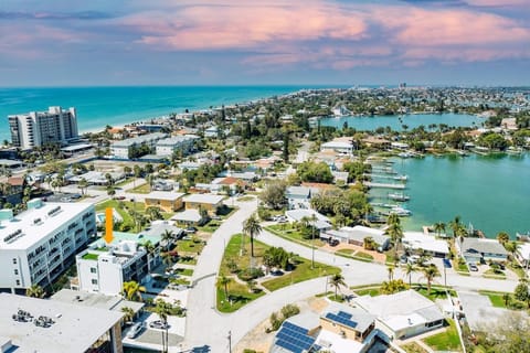 Luxury Pool Home-Golf Cart House in Redington Beach