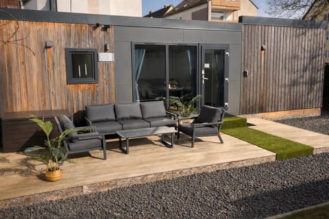 Property building, Balcony/Terrace, Seating area