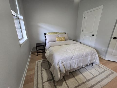 Renovated 4BR 6 Bed 3 and a half Bath Near DFW Airport House in Lewisville