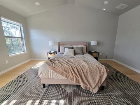 Renovated 4BR 6 Bed 3 and a half Bath Near DFW Airport House in Lewisville