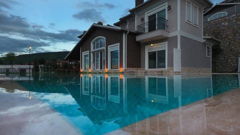 Library, Garden view, Lake view, Pool view, Swimming pool