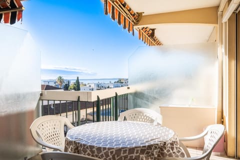 Meublé tourisme 3 étoiles vue mer Apartment in Antibes