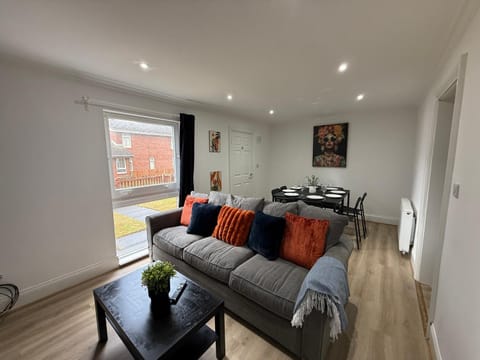 Seating area, Dining area