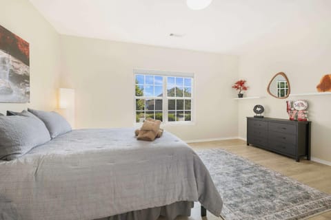 Bubbly Blue-Monthly Rental-3 Mi to UofA & Downtown House in Fayetteville