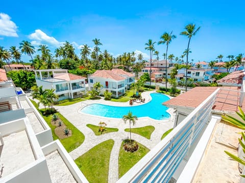 Property building, Garden, Garden view, Pool view, Swimming pool