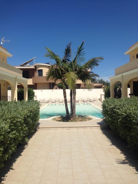 Property building, Garden, Garden view, Pool view, Swimming pool
