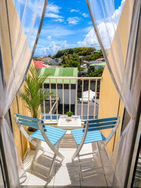 Patio, Day, Natural landscape, View (from property/room), Balcony/Terrace, Dining area, Mountain view