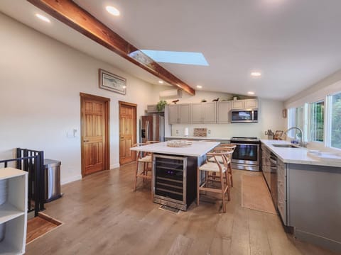 Bremerton Waterfront Views House in Bainbridge Island