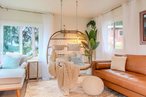 Living room, Photo of the whole room, Seating area