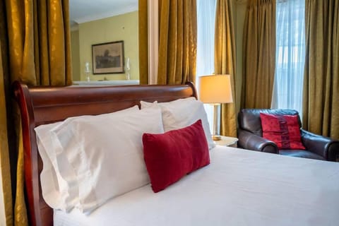 Historic 98 Fire Pit Game Room & Dog Friendly House in Geneva