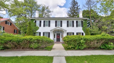 Historic 98 Fire Pit Game Room & Dog Friendly House in Geneva