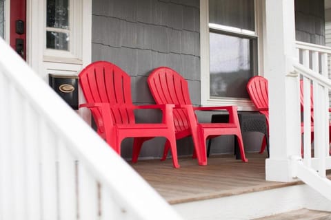 Cityside Escape Spacious with Game Room & Fire Pit House in Geneva