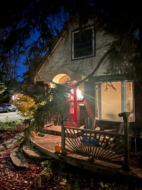 Bright Room in beautiful Old Ottawa East Apartment in Gatineau