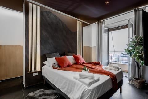Bed, Photo of the whole room, Bedroom, towels