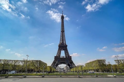 213 m2 Prestige Eiffel Signature Apartment in Paris