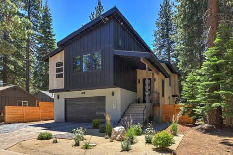 Song of the Sierras - 4 Bed, 4 Bath Luxury Tahoe Home House in South Lake Tahoe