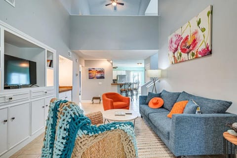 Mins to the Beach, Pool, Screened Porch, Free Parking House in Surfside Beach