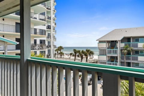 Property building, Balcony/Terrace, Sea view