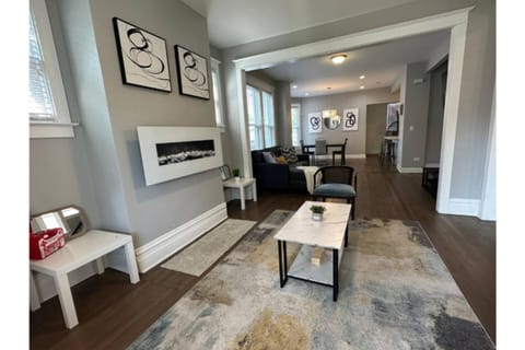 Near Lake & Museum • Modern • Game Area House in Chicago