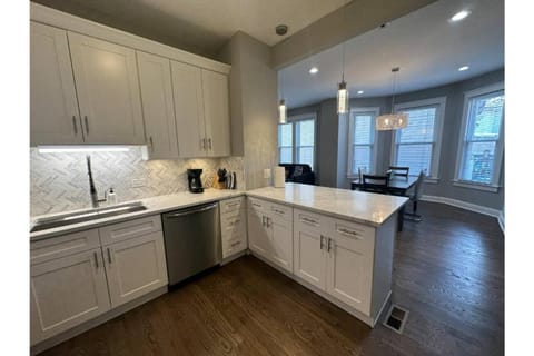 Near Lake & Museum • Modern • Game Area House in Chicago