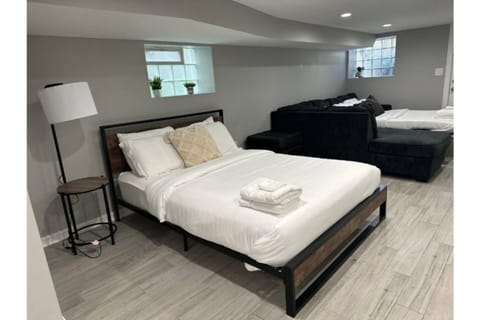 Near Lake & Museum • Modern • Game Area House in Chicago