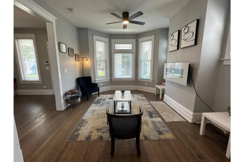 Near Lake & Museum • Modern • Game Area House in Chicago