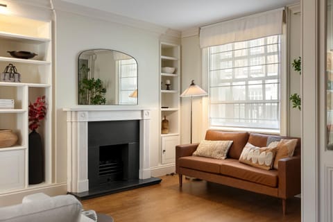 Living room, Seating area, fireplace