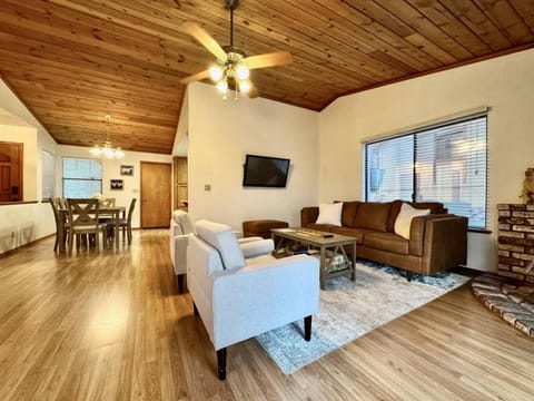 Communal lounge/ TV room, Living room