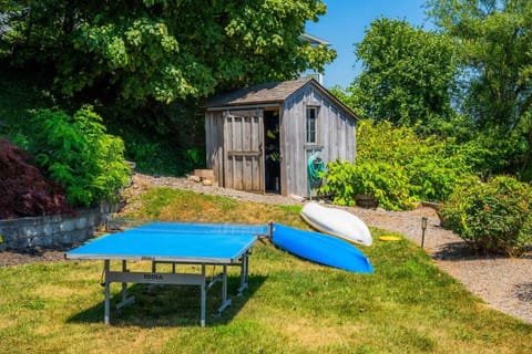 Drift Away Hot Tub Kayaks Lakefront & Games House in Varick