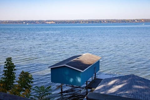 Lakeside Landing Dock Fire Pit and Boat Rental House in Fayette