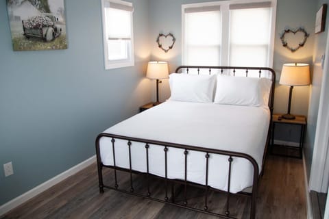 The Owl House Cozy Stay Near the Canal House in Fayette