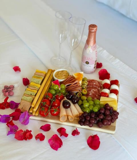 Food and drinks, Food, Drinks