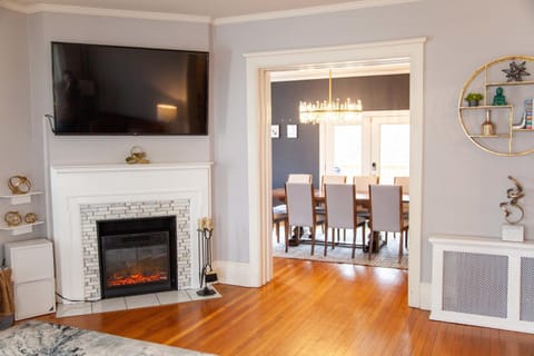 Lakeview on Main Pool Fire Pit and Walkable House in Geneva