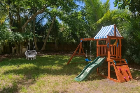 Cozy Dania Beach House with Fenced Backyard House in Dania Beach