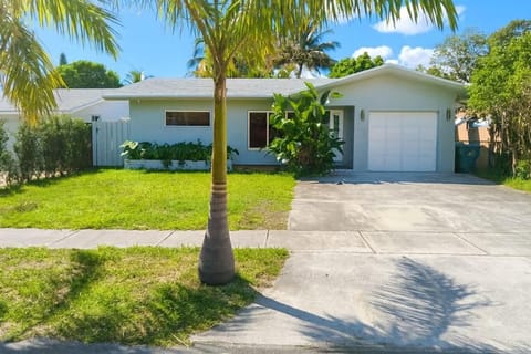 Cozy Dania Beach House with Fenced Backyard House in Dania Beach