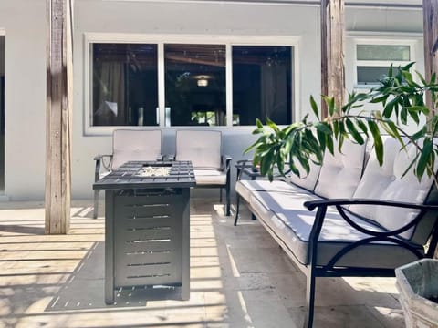 Cozy Dania Beach House with Fenced Backyard House in Dania Beach