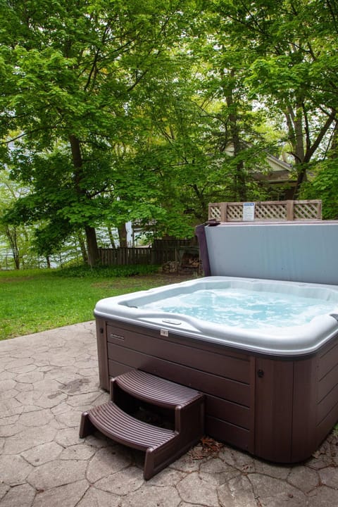 The Cliff House Hot Tub Kayaks & Game Room House in Seneca Lake