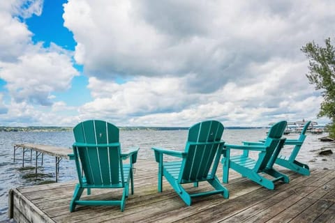 Waterside Leisure Lakefront Hot Tub & Game Room House in Fayette