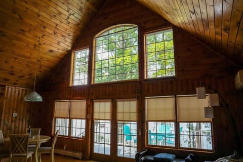 Waterside Leisure Lakefront Hot Tub & Game Room House in Fayette