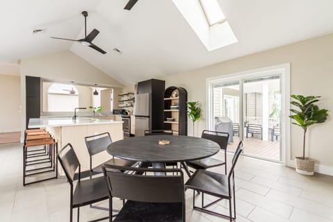 Luxury Lakeview Retreat Hot Tub Gym & Theatre House in Canandaigua Lake