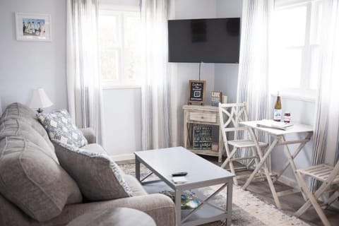 Cottage at Cast Away Kayaks Fire Pit & Game Room Apartment in Varick