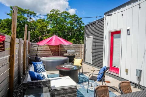 Eclipse Hot tub and billiards in Downtown Geneva House in Geneva